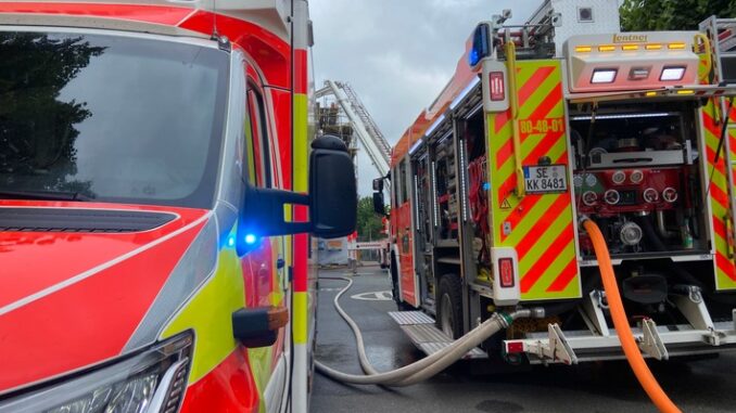 FW-SE: Dachstuhlbrand in Kaltenkirchener Innenstadt