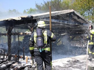 FW-SE: Feuer in Tensfelder Wohngebiet