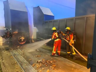 FW-SE: Feuer in einem Müllpresscontainer