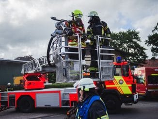 FW-SE: Feuer und Verkehrsunfall zugleich - Erfolgreiche Alarmübung in Wakendorf II