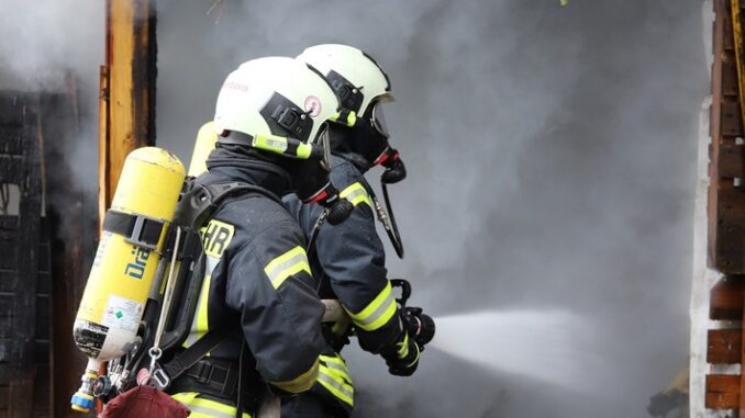 FW-SE: Feuer zerstört Hallenkomplex