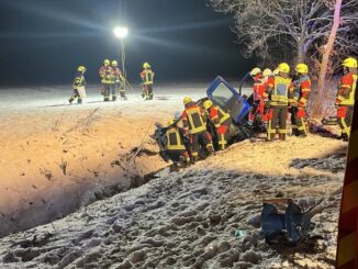 FW-SE: Personenkraftwagen verunglückt auf dem Landweg