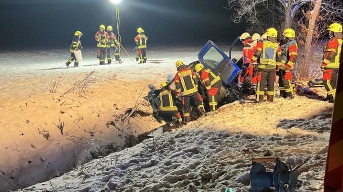 FW-SE: Personenkraftwagen verunglückt auf dem Landweg