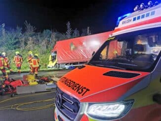 FW-SE: Schwerer Verkehrsunfall mit LKW-Beteiligung auf der BAB7