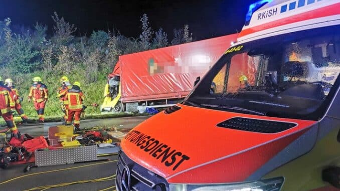 FW-SE: Schwerer Verkehrsunfall mit LKW-Beteiligung auf der BAB7