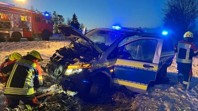FW-SE: Streifenwagen verunfallt bei Einsatzfahrt