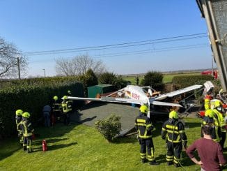 FW Sankt Augustin: Absturz eines Kleinflugzeuges in Hangelar - zwei verletzte Personen