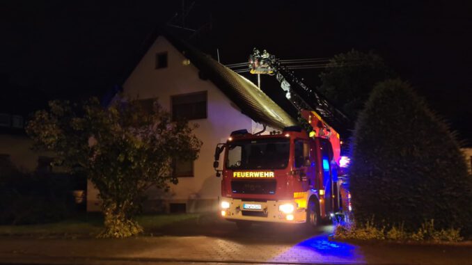 FW Sankt Augustin: Kurzschluss an Elektro-Hausanschluss sorgt für Feuerwehr-Einsatz