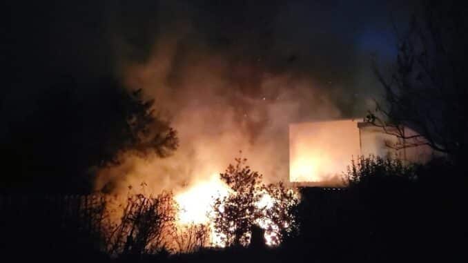 FW Sankt Augustin: Schuppen in Vollbrand