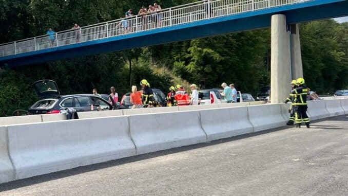 FW Sankt Augustin: Verkehrsunfall auf A3 führt zu langem Stau