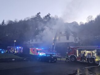 FW Schalksmühle: Brand in Gebäude - eine Person gestorben.