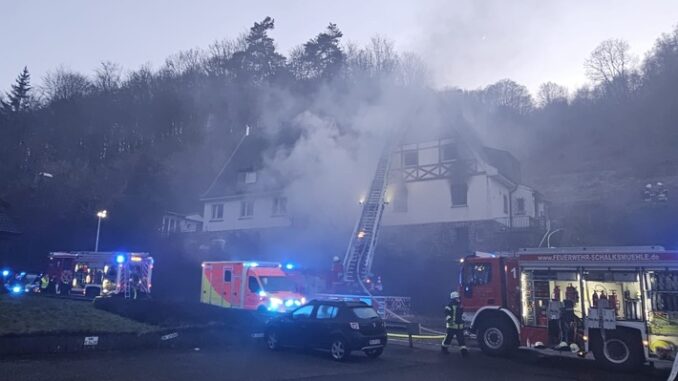 FW Schalksmühle: Brand in Gebäude - eine Person gestorben.