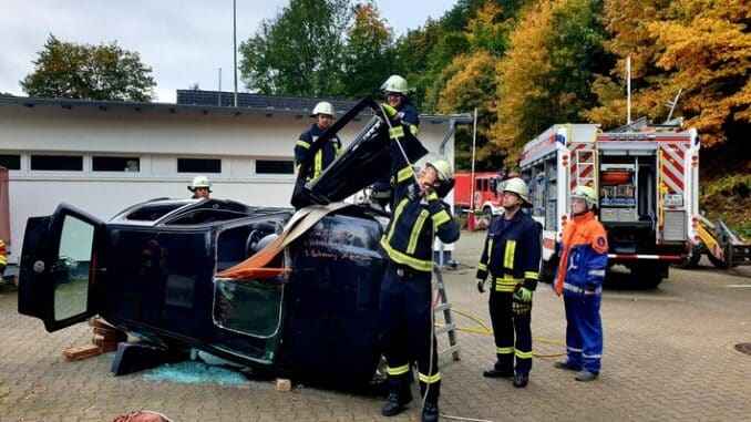 FW Schalksmühle: Verstärkte Ausbildung: Technische Rettung bei Verkehrsunfällen