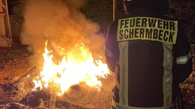 FW-Schermbeck: Feuer am Hogefeldsweg