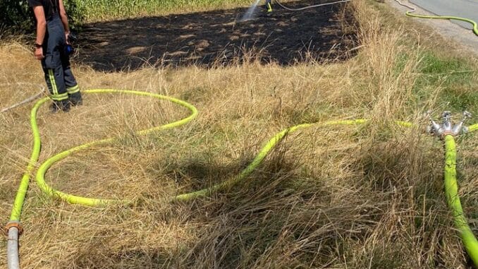 FW-Schermbeck: Grasfläche brannte am Drievweg
