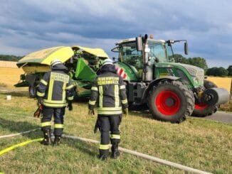 FW-Schermbeck: Heuballenpresse geriet nicht in Vollbrand - Landwirt verhinderte Schlimmeres