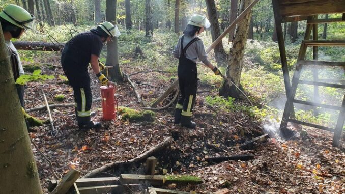 FW-Schermbeck: Torfbrand im Wald