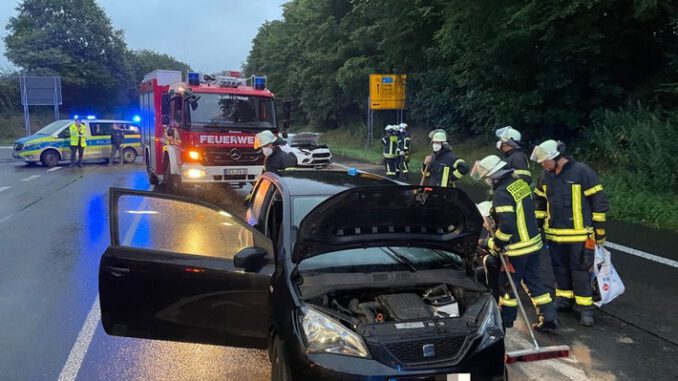FW-Schermbeck-Verkehrsunfall-auf-der-Bundesstrasse-58-B58.jpeg FW-Schermbeck: Verkehrsunfall auf der Bundesstraße 58 (B58)