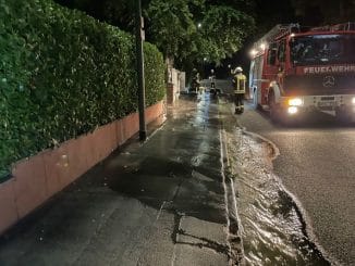 FW-Schermbeck: Wasserrohrbruch auf der Maassenstraße