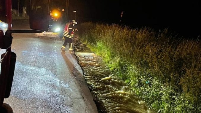 FW-Schermbeck: Wasserrohrbruch in Schermbeck