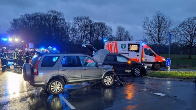 FW Sonsbeck: Auslaufende Betriebsmittel nach Verkehrsunfall
