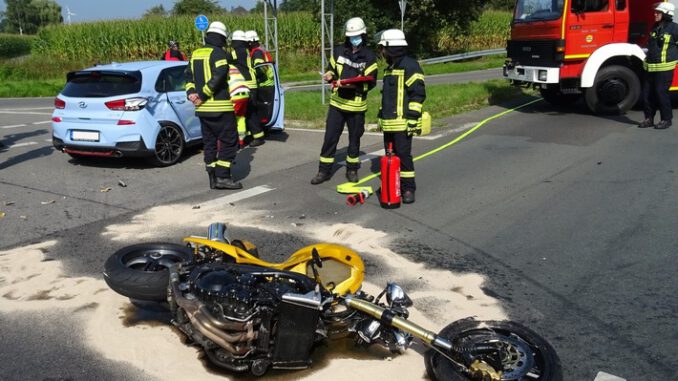 FW-Sonsbeck-Auslaufende-Betriebsmittel-nach-Verkehrsunfall-zwischen-PKW-und.jpeg FW Sonsbeck: Auslaufende Betriebsmittel nach Verkehrsunfall zwischen PKW und Motorrad