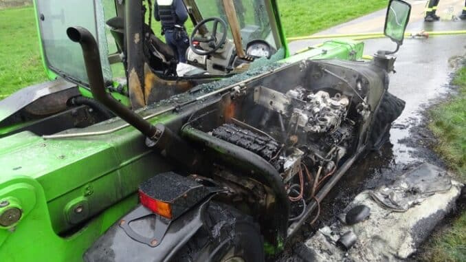 FW Sonsbeck: Brand eines Teleskopladers
