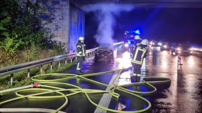 FW Sonsbeck: PKW-Brand auf der A57