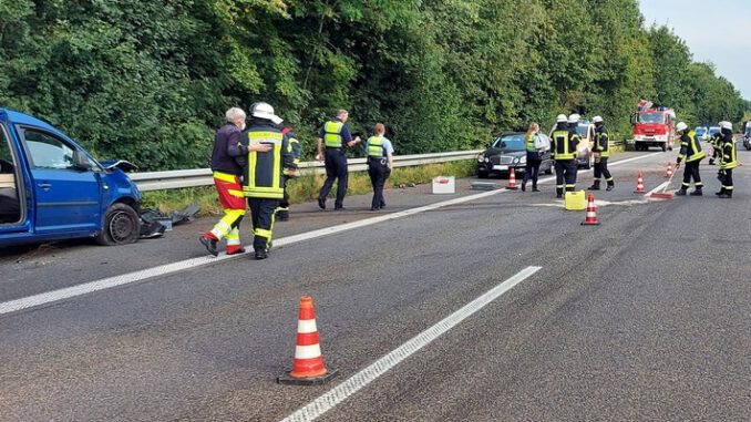 FW Sonsbeck: Verkehrsunfall auf der A57 - Absicherung für den Rettungsdienst