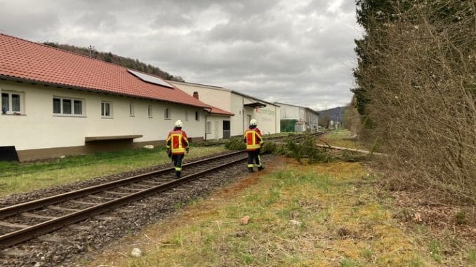 FW Stockach: Ausgelöste Brandmeldeanlage und mehrere unwetterbedingte Einsätze am 07.04.2022