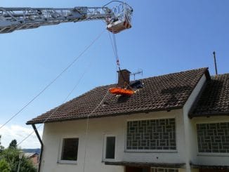 FW Stockach: Tragehilfe für den Rettungsdienst und eine ausgelöste Brandmeldeanlage