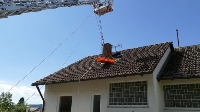 FW Stockach: Tragehilfe für den Rettungsdienst und eine ausgelöste Brandmeldeanlage