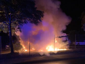 FW-Stolberg: Brennende Wohnwagen