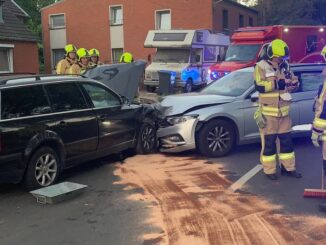 FW-Stolberg: Schwerer Verkehrsunfall mit einer verletzten Person