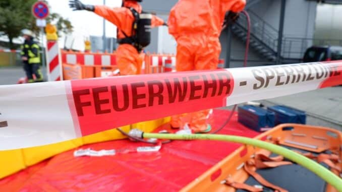 FW Stuttgart: Ammoniakaustritt aus Kühlanlage