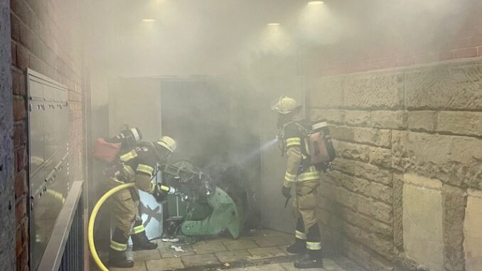 FW Stuttgart: Brand in Müllraum führt zu starker Rauchentwicklung