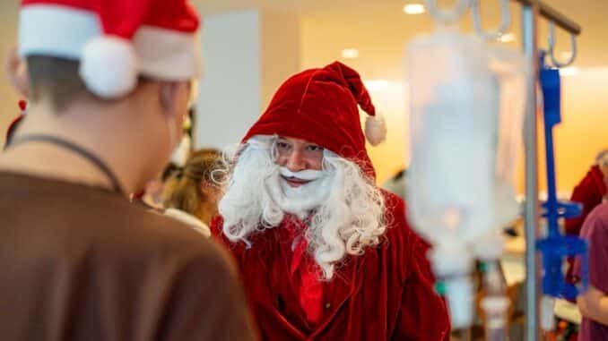 FW Stuttgart: Nikolaus-Aktion der Höhenrettung am Olgahospital - Klinikum Stuttgart