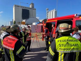 FW Stuttgart: Samstag, 04.06.2022: Großbrand bei einem Recyclingbetrieb