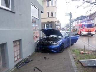 FW Stuttgart: Verkehrsunfall mit mehreren Beteiligten