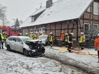 FW Südheide: Schwerer Verkehrsunfall in Wohlde Großaufgebot an Rettungskräfte im Einsatz