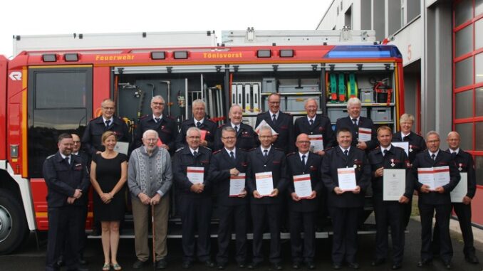 FW Tönisvorst: Ehrungen der Jubilare in der Feuerwehr Tönisvorst