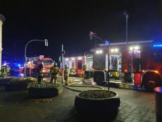 FW Tönisvorst: Gemeldeter Wohnungsbrand rief am heutigen Freitagmorgen die Gesamtwehr Tönisvorst in den Einsatz