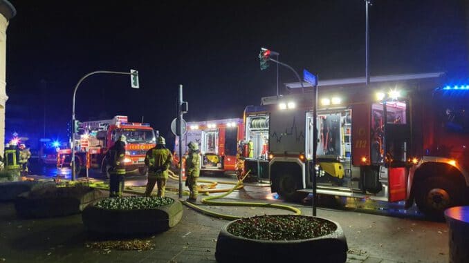 FW Tönisvorst: Gemeldeter Wohnungsbrand rief am heutigen Freitagmorgen die Gesamtwehr Tönisvorst in den Einsatz