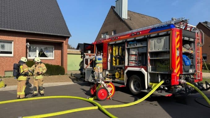 FW Tönisvorst: Kellerbrand in Tönisvorst - Einfamilienhaus nach Kellerbrand unbewohnbar