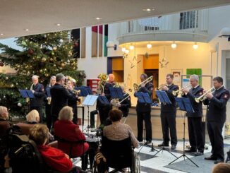 FW Tönisvorst: Musikzug der Freiwilligen Feuerwehr Tönisvorst bringt Weihnachtsfreude ins Altenheim St. Tönisvorst