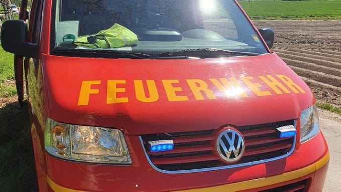 FW Tönisvorst: Unbekannte Flüssigkeit löst Feuerwehreinsatz aus