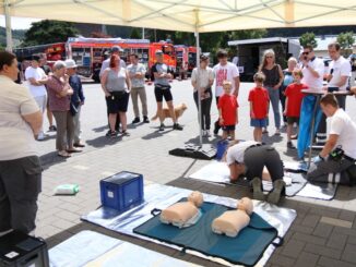 FW VG Asbach: Erfolgreicher &quot;Tue Gutes Tag&quot; in Neustadt: Viele Besucher nutzten die Übungsstationen und informierten sich