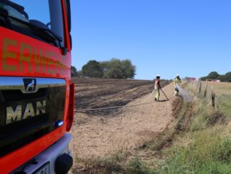 FW VG Asbach: Flächenbrand schnell gelöscht / Feuerwehr warnt vor aktueller Brandgefahr