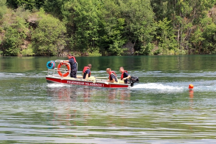 FW VG Asbach: Hochwasserschutz: 3 Boote in Dienst gestellt