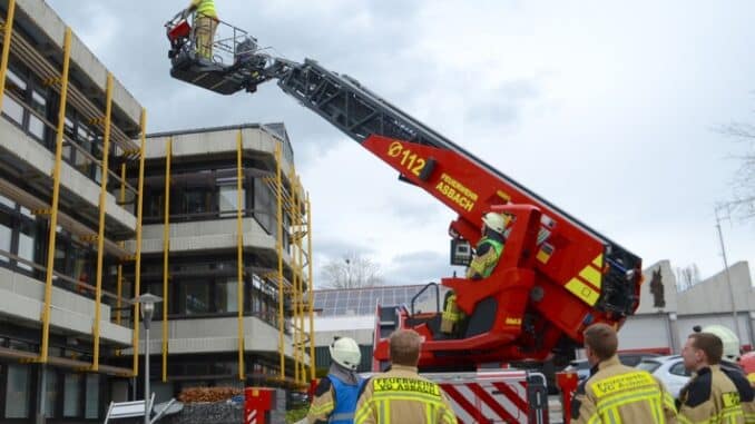 FW VG Asbach: Neue Drehleiter-Maschinisten ausgebildet